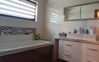 Casa 6 camere 220 mp-teren 1200 mp-curte amenajata-garaj-La Soare - Poză 6