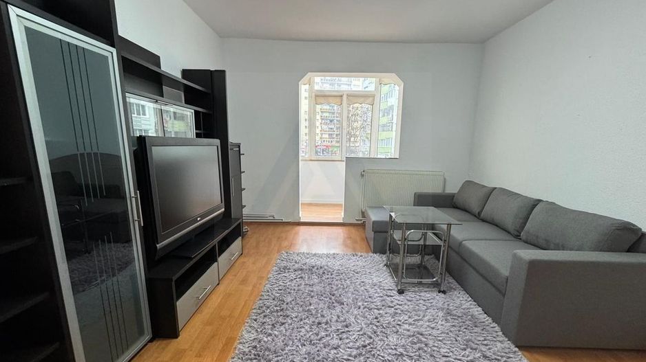 Apartament renovat 3 camere 2 dormitoare pivnita in zona Mihai Viteazu - Poză 1