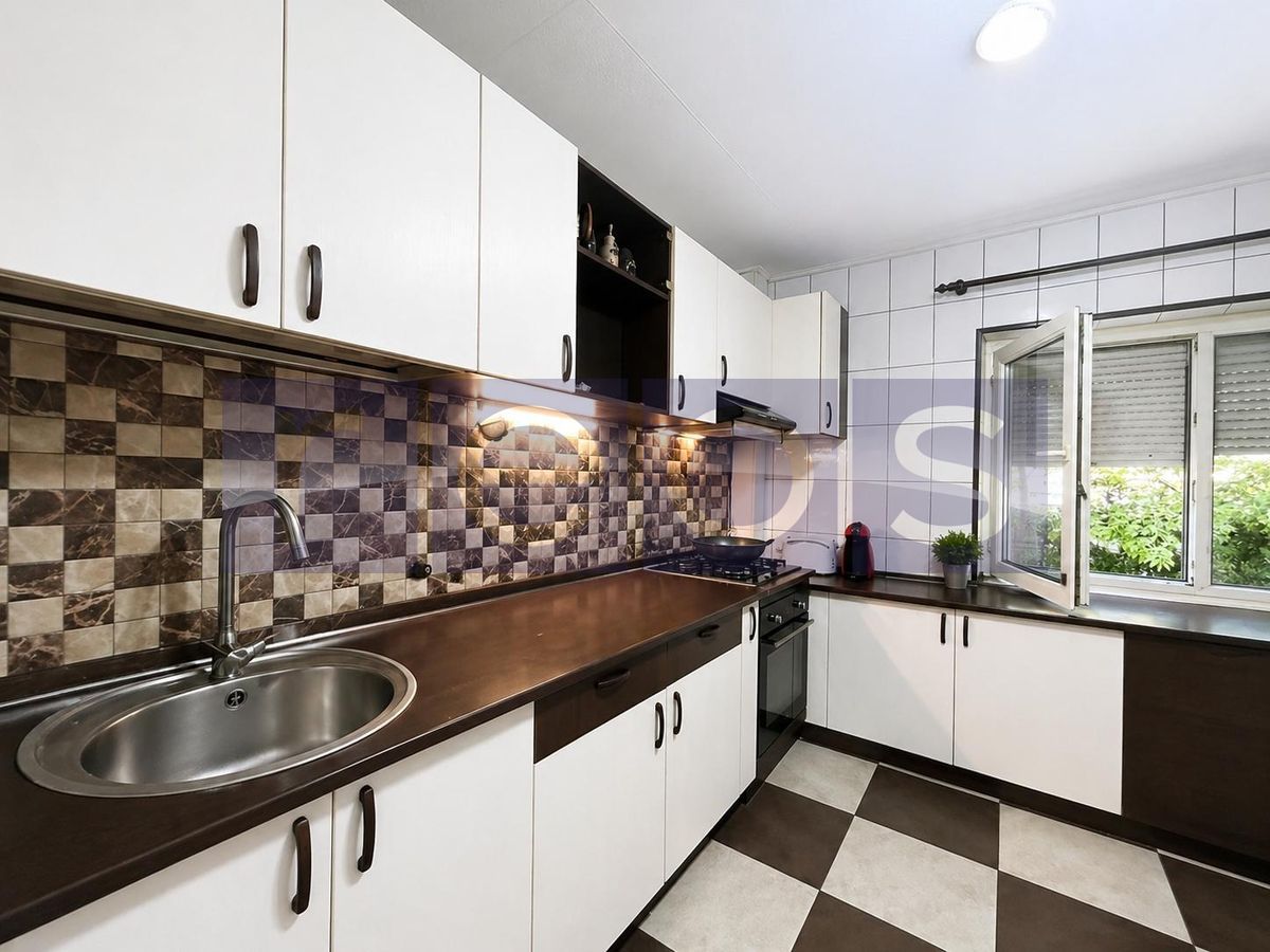 Apartament de vanzare 2 camere mobilat utilat lux Decebal loc parcare - Poză 6