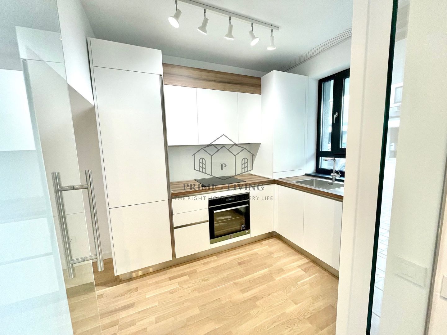 CASA NOU CONSTRUITA CU 5 CAMERE IN COMPLEX LA INCHIRIERE IN PIPERA - Poză 3