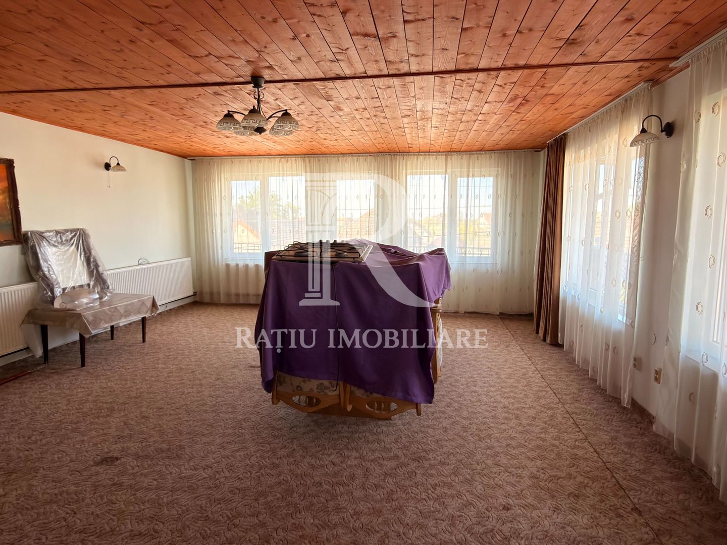 Casă cu spațiu comercial | Curte | Garaj | Parcare | Nojorid - Poză 9