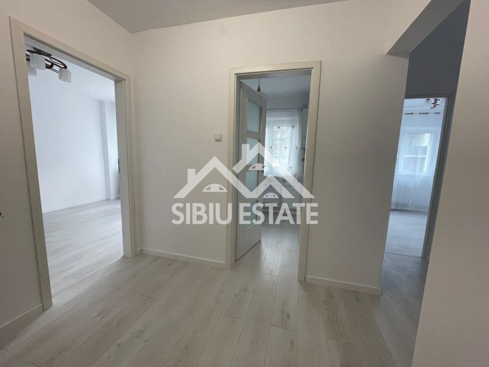 Apartament decomandat cu 2 camere, balcon, etaj 3, recent renovat, -Sibiu - Poză 4