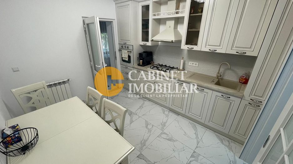 Central - Tg Cucu bloc tip Vila - 2 camere Decomandat RENOVAT 60mp - Poză 2