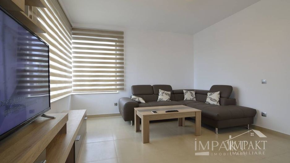 Casa cuplata cu 6 camere si curte in cartierul Intre lacuri. - Poză 3