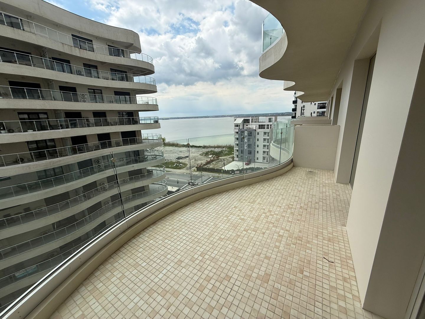 Apartament 2camere de vanzare in Hotel 5 stele -Mamaia - Poză 4