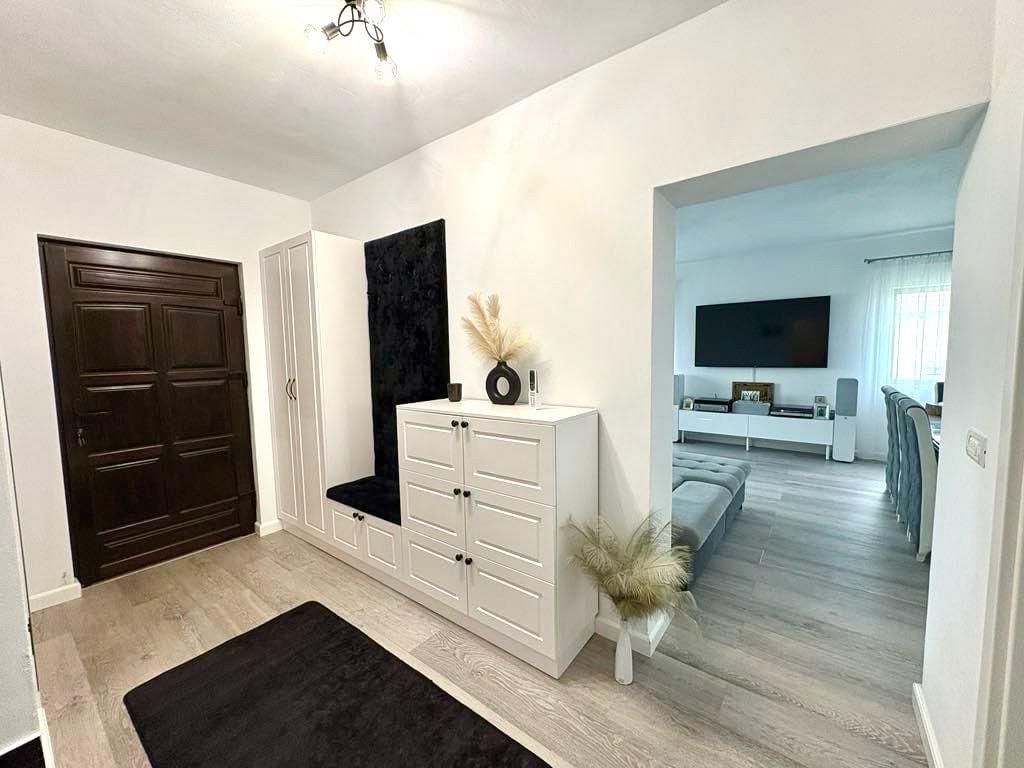 Vila moderna- 4 camere- cu piscina, complet mobilata si utilata - Sag - Poză 5