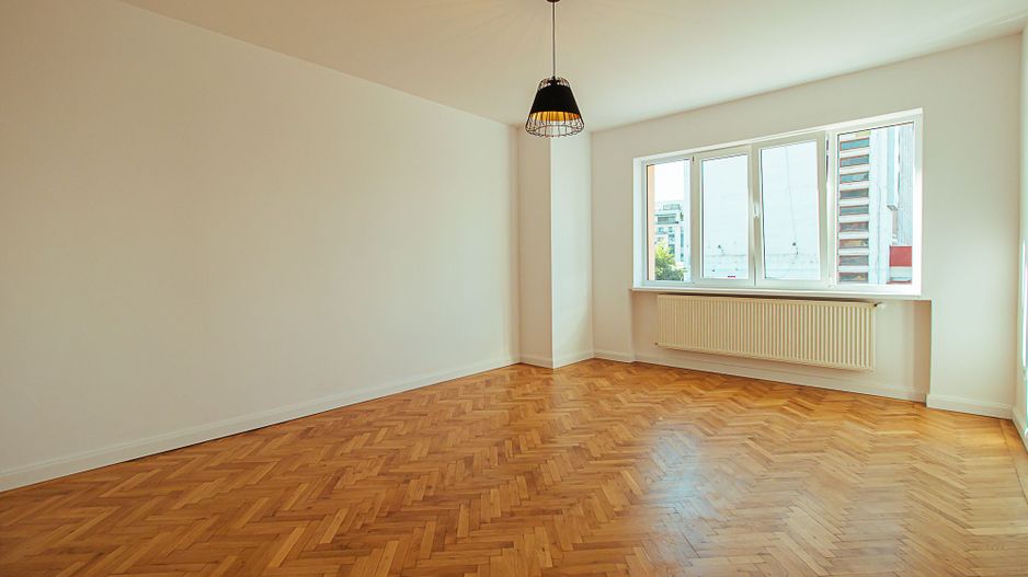 Exclusivitate - Zona Tribunalului , Sf. Constantin, spațiu stradal - Poză 2