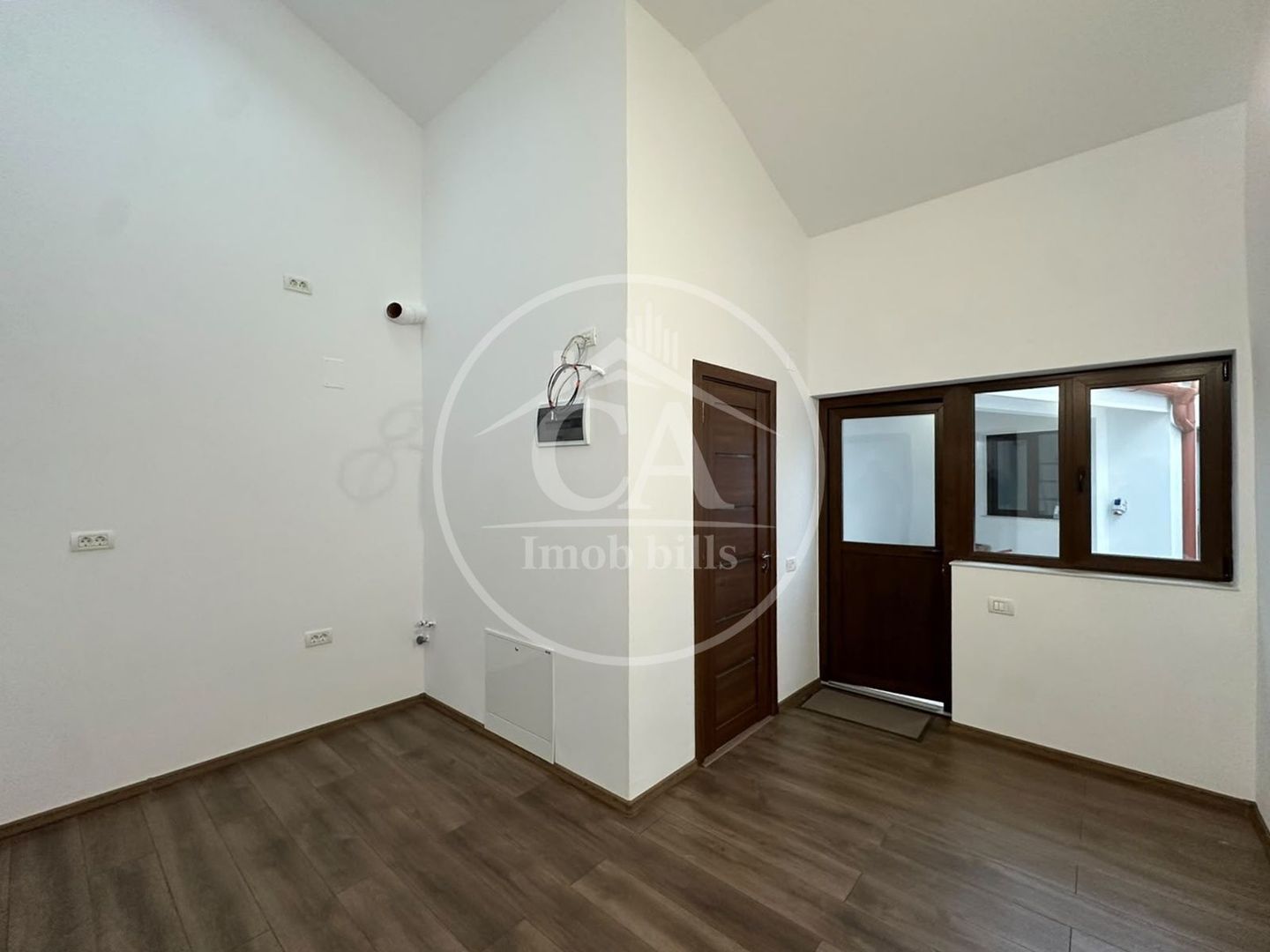 Casa de vanzare cu 3 camere in zona Valenta, Oradea - Poză 1