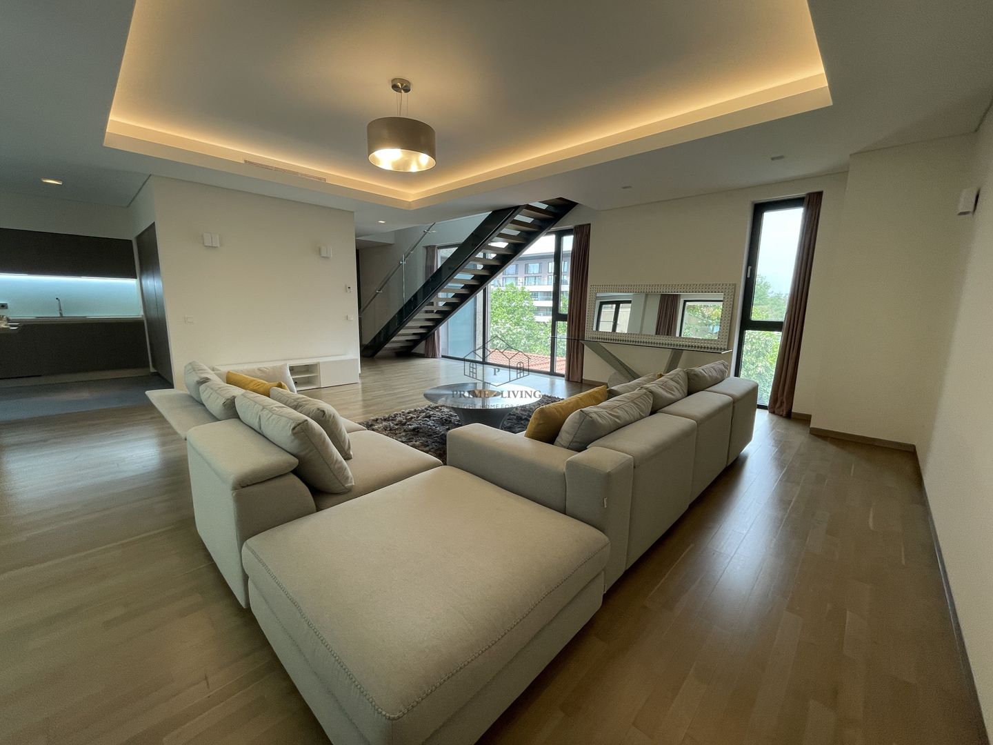 APARTAMENT SPATIOS DE LUX CU 4 DORMITOARE LA INCHIRIERE IN PRIMAVERII - Poză 1