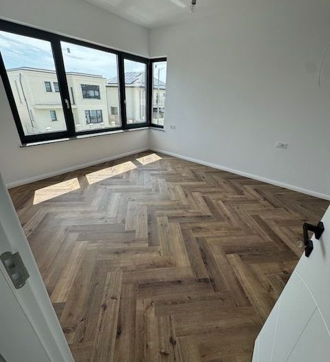 Vila Tunari cu vedere la LAC, 135m2 si curte mare - Poză 8