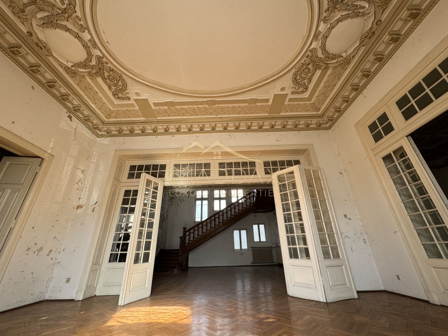 Vila unicat-Piata Romana - Poză 2