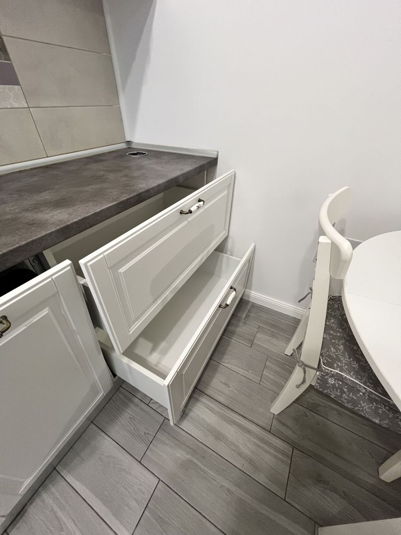 Studio bine compartimentat, parcare, complet mobilat, renovat, mutare imediata - Poză 13