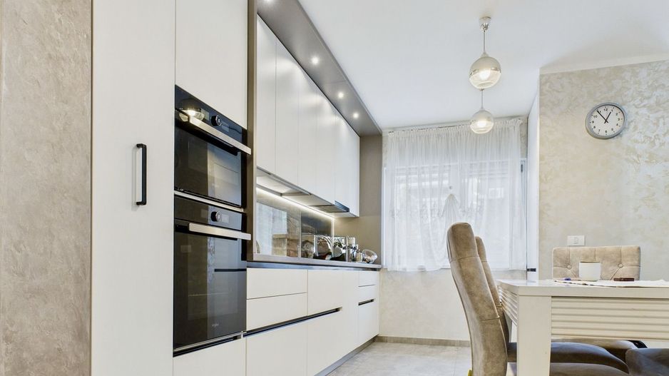 Casă patru camere în locație privilegiatǎ în Dumbrăvița - Poză 6