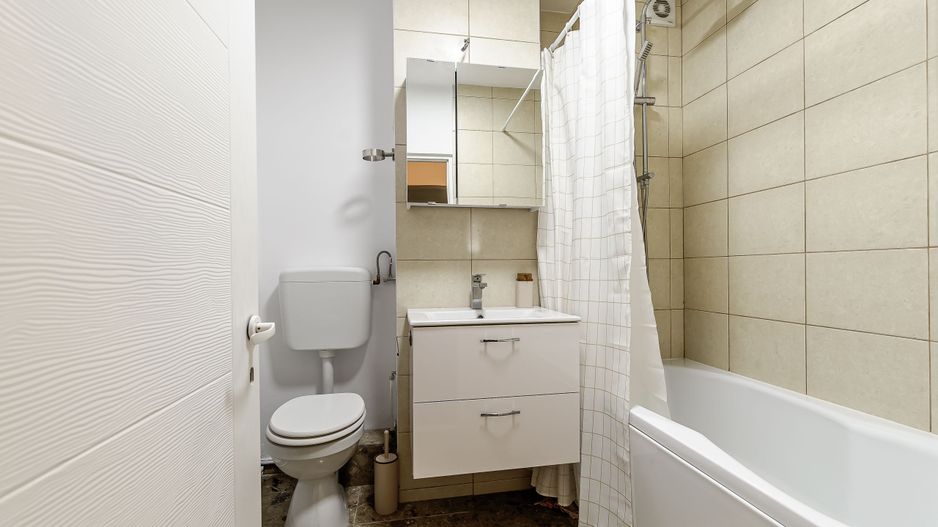 VANDUT! Apartament spațios 2 camere - zona UTA - Poză 4