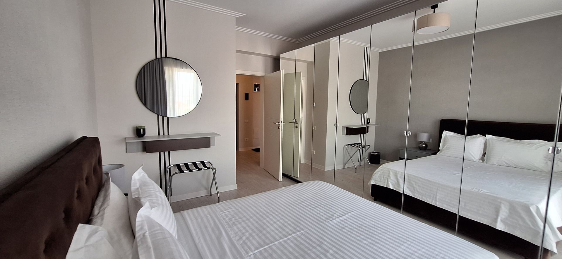 Apartament mobilat si utilat cu 2 locuri de parcare - Poză 9