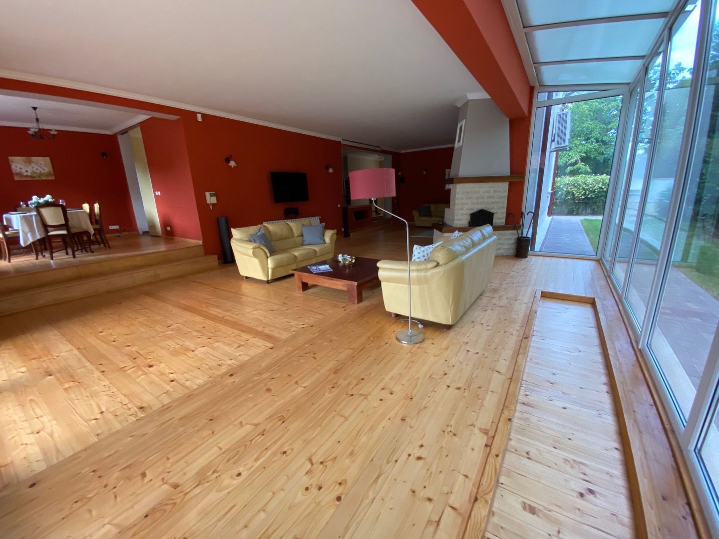 Generoasa si spatioasa - Poză 16