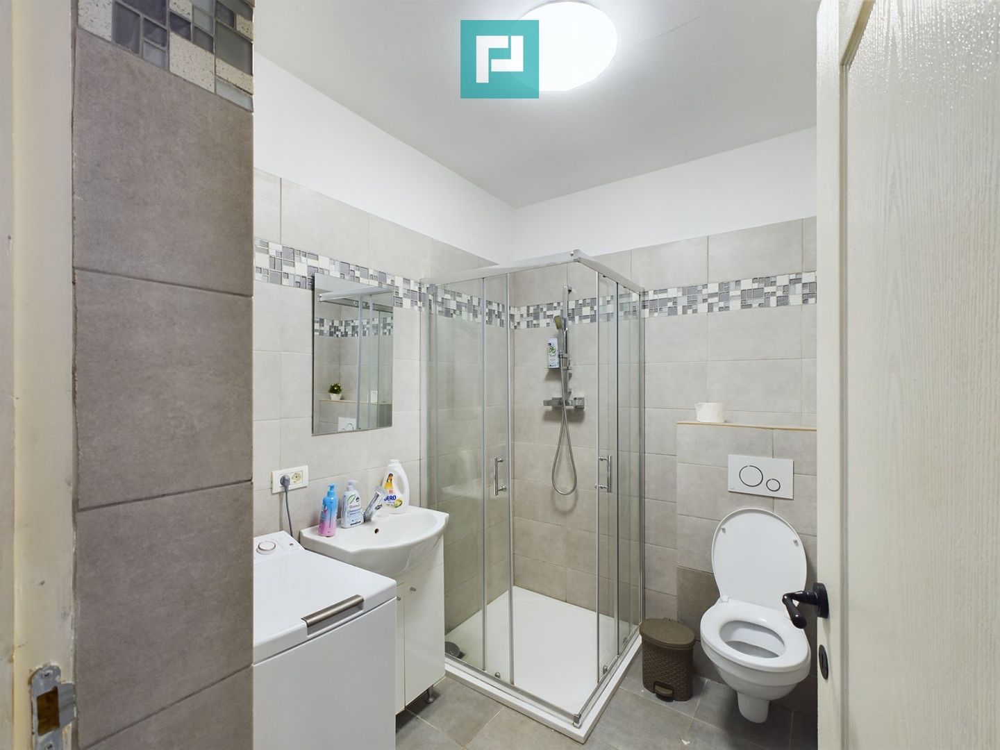 Apartament cu 3 camere situat ultracentral - Poză 13