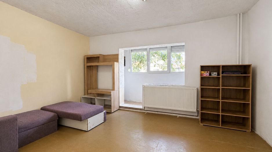 Apartament 1 cameră, zona Confecții, decomandat, centrală proprie - Poză 1