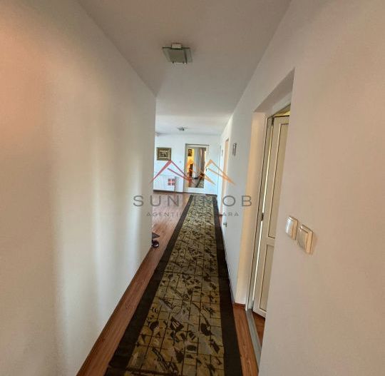 Vila de vanzare, 5 camere, garaj, 383 m2 teren, Campina - Poză 8