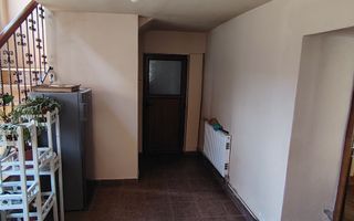 De vânzare o proprietate cu 2 corpuri de clădire și teren, în Agnita - Poză 5