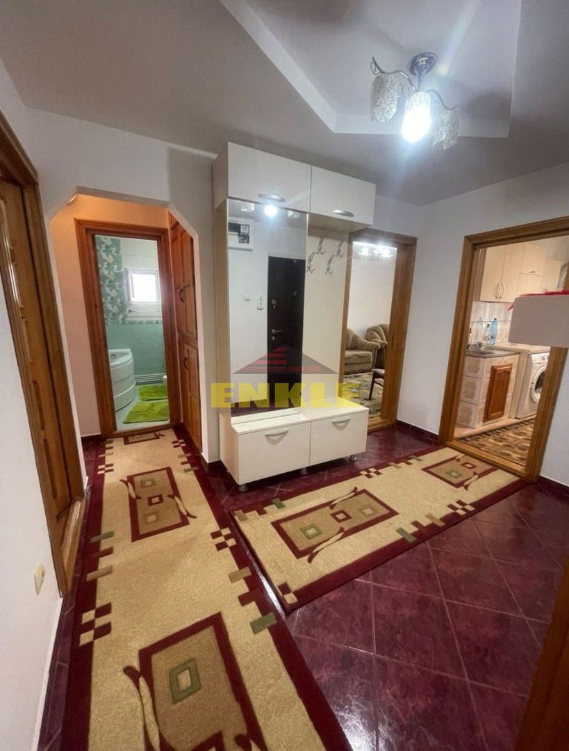 De închiriat apartament 4 camere decomandat - Poză 1