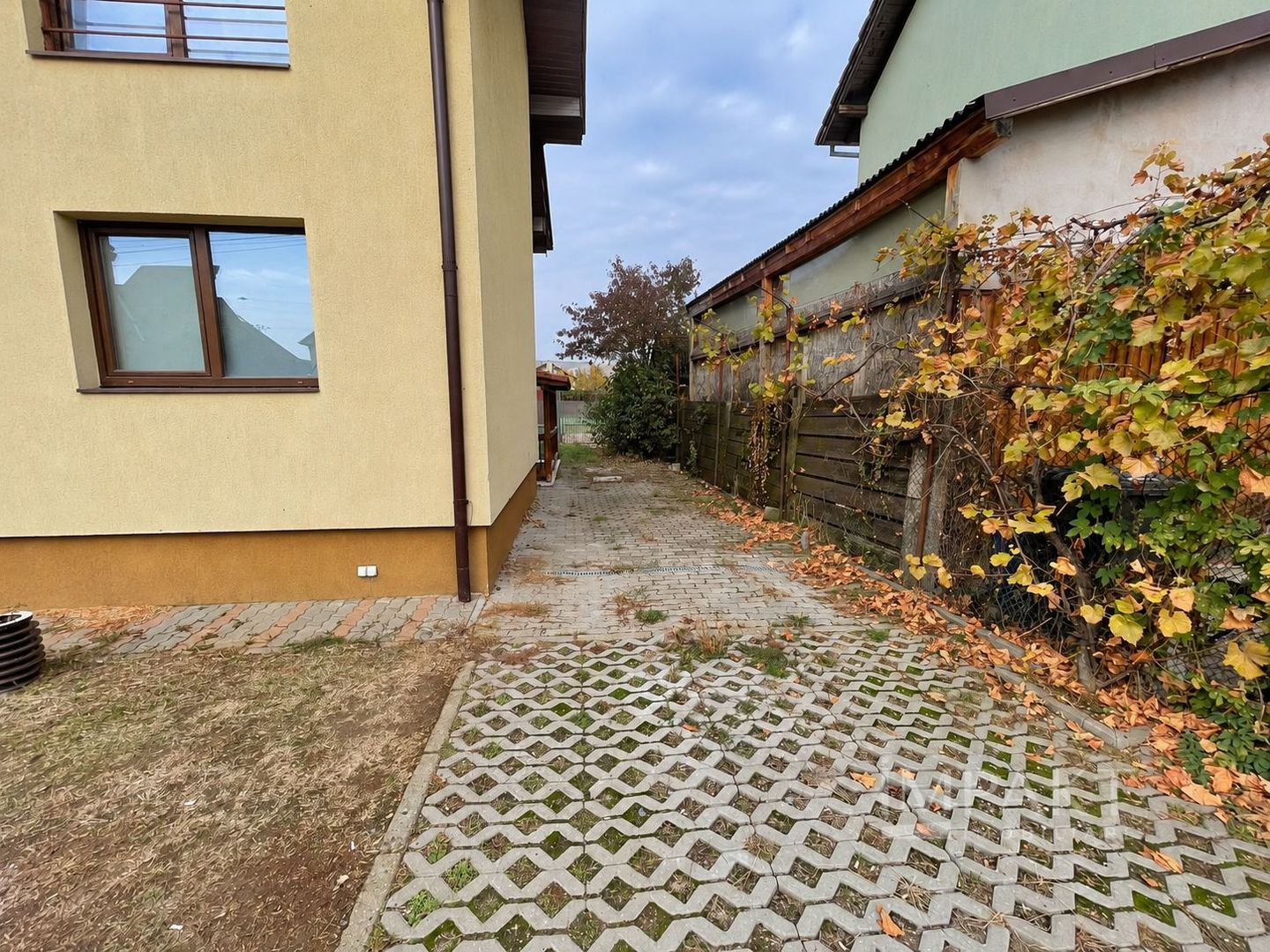 Casă tip duplex cu 5 camere, 2 băi, terasă și 4 locuri de parcare - Poză 17