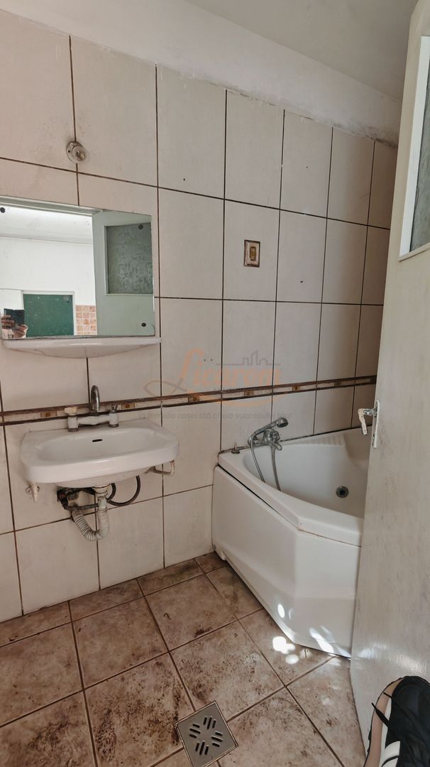 Casa singur in curte zona ZONA ISTORICA langa Seminarul Teologic - Poză 6