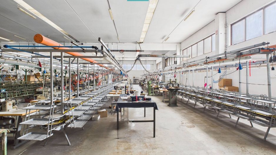 Hală de producție, cu birouri și teren, în Sebiș - Poză 10