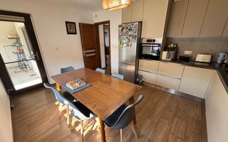 Casa generoasa LA CHEIE, curte 200 mp in Selimbar - Poză 7