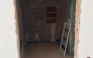 Apartament semifinisat cu 3 camere și balcon generos. - Poză 4