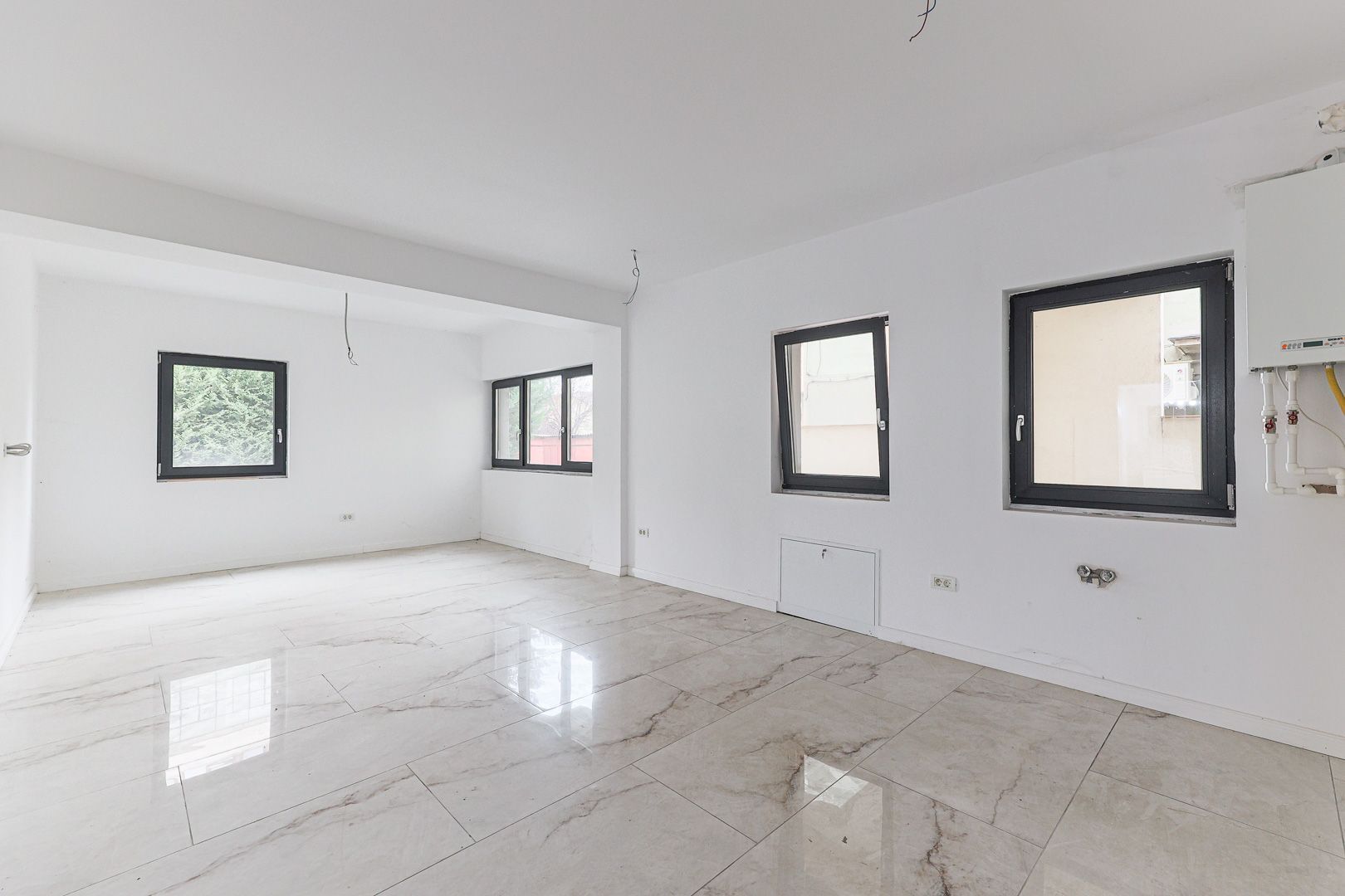 VÂNDUT! Apartament nou, ultracentral, cu loc de parcare privat - Poză 4