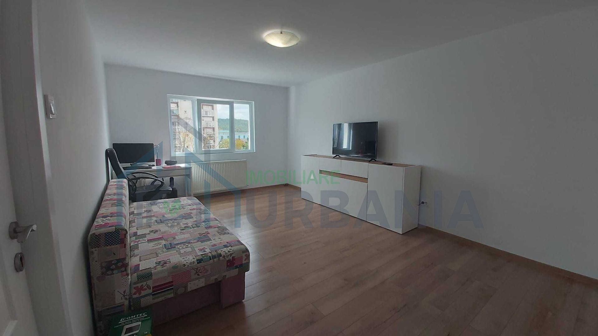 # vand Apartament 2 camere, Decomandat Cug - Poză 1