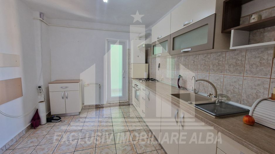 Apartament 4 camere decomandate | 2 bai | 2 balcoane | 75 mp | Cetate - Poză 3