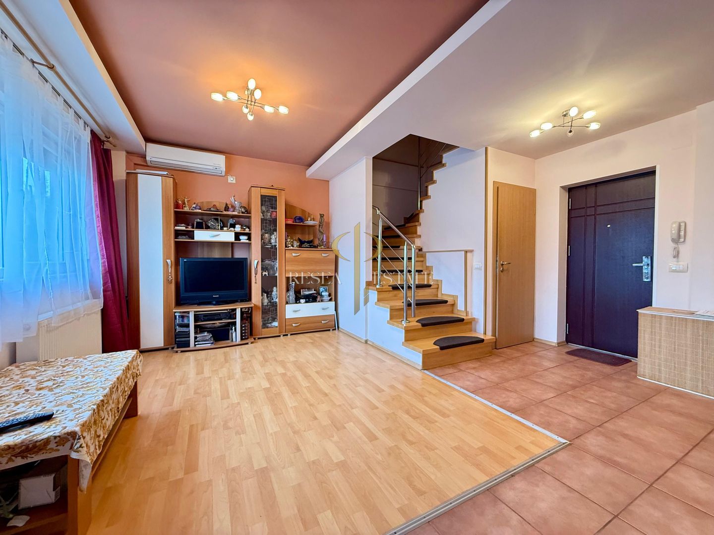 Apartament mobilat și utilat – 86 m² utili, 2 locuri de parcare - Poză 1