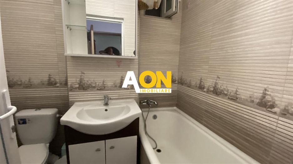 Apartament 2 camere, semidecomandat, zona Cetate. - Poză 4