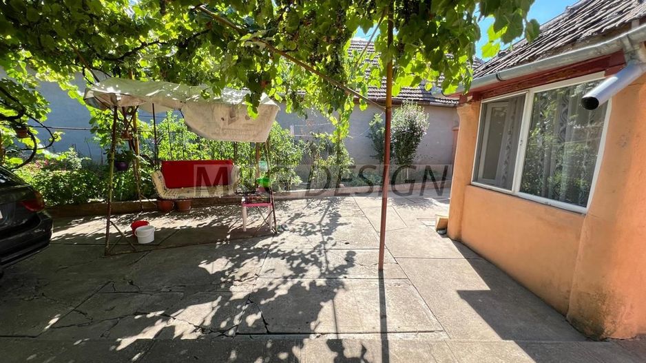 casa individuala Varias apa centrala pe gaz canalizare 1500mp - Poză 1