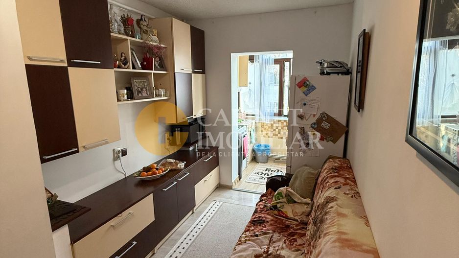 Galata - Apartament cu 2 camere decomandat - Etaj Intermediar - Bloc dupa 80 - Poză 5
