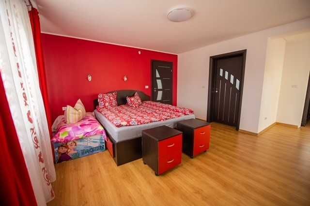 CASĂ DE ÎNCHIRIAT – TIUR-BLAJ, JUDEȚUL ALBA. Casă moderna si spațioasă, suprafață 300 mp, 2 sufragerii, 3 dormitoare, 3 bai. Toate utilitatile. - Poză 6