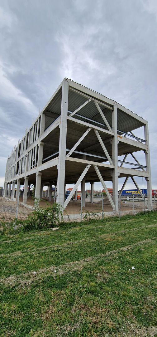 cladire comerciala cu 2 chiriasi lânga centura Oradea - Poză 12