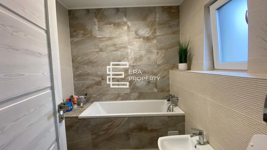 Casa tip duplex , pivnita, carport in Selimbar zona Brana - Poză 14