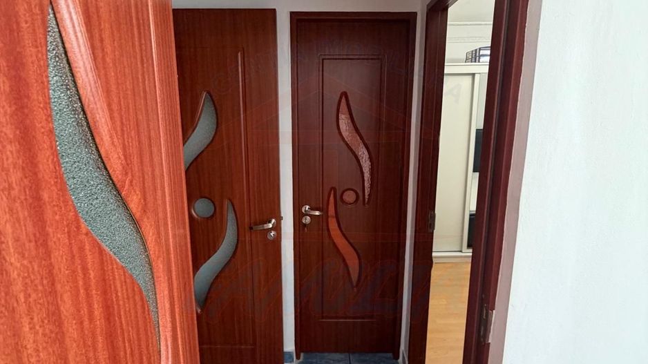 Vanzare apartament cu 4 camere in Micro 39b( k-uri), etaj 1, - Poză 3