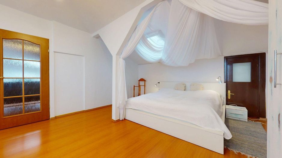 Casă cu șarm istoric lângă Cișmigiu – 6 camere, atrium natural, cramă - Poză 18