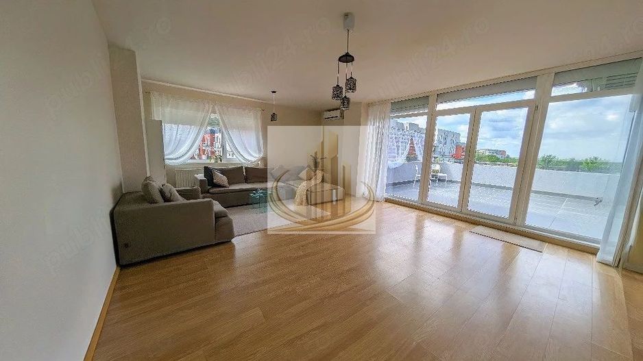 Apartament cu 3 camere, decomandat, tip Penthouse. - Poză 1