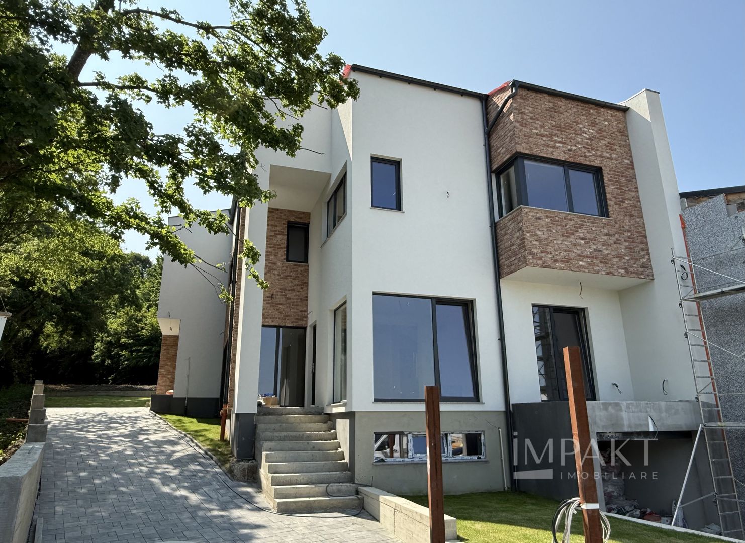 Case cuplate la liziera padurii , ideale pentru 2 familii ! - Poză 2