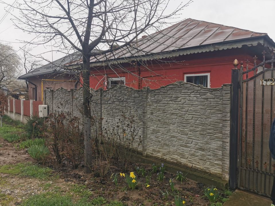 Casa de vanzare - comuna Pielesti - Poză 1