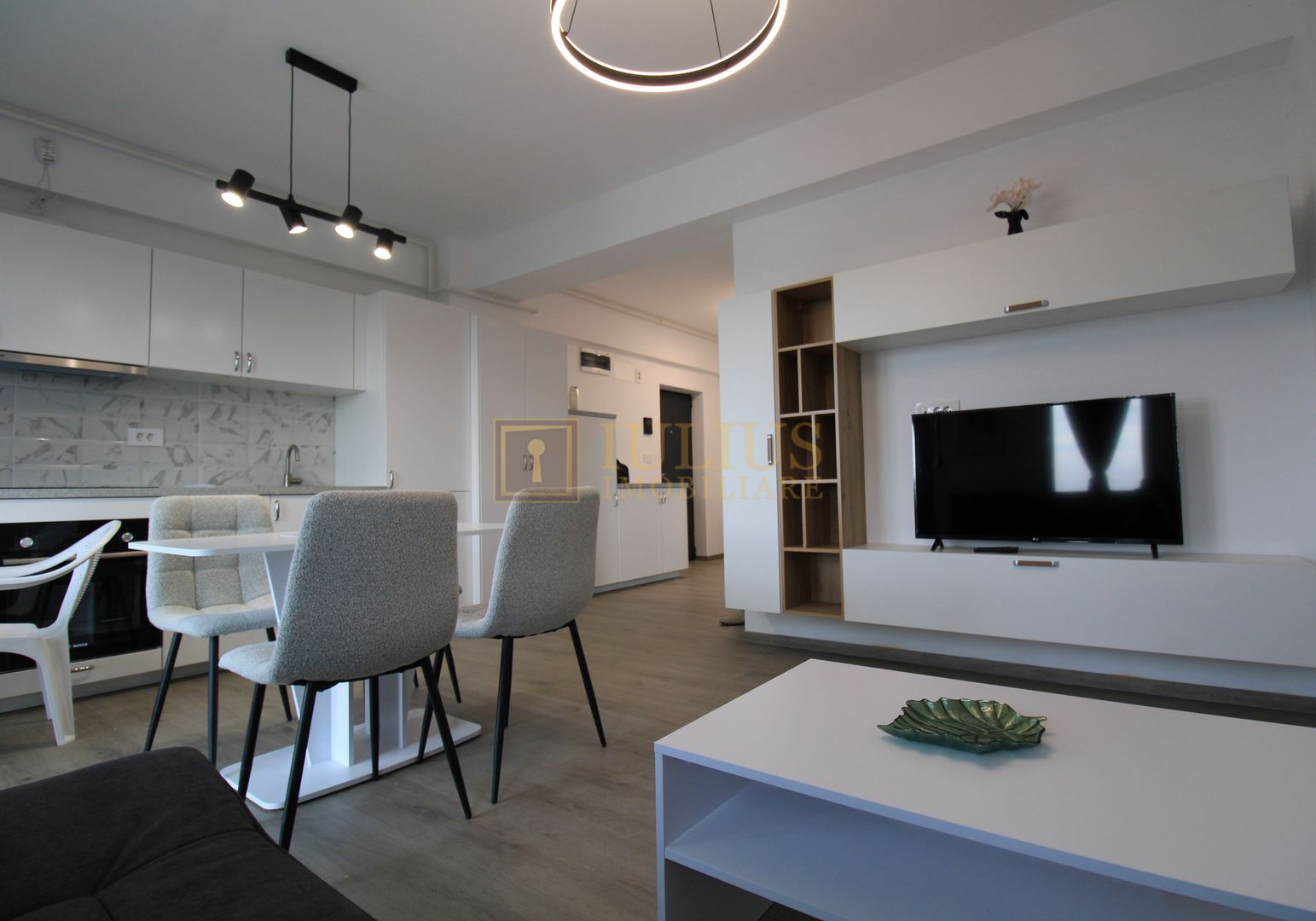 bloc nou, parcare, prima închiriere -Aradului - Poză 5