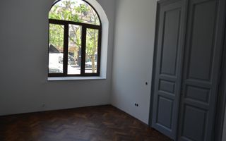Apartament renovat in zona centrala - Poză 5