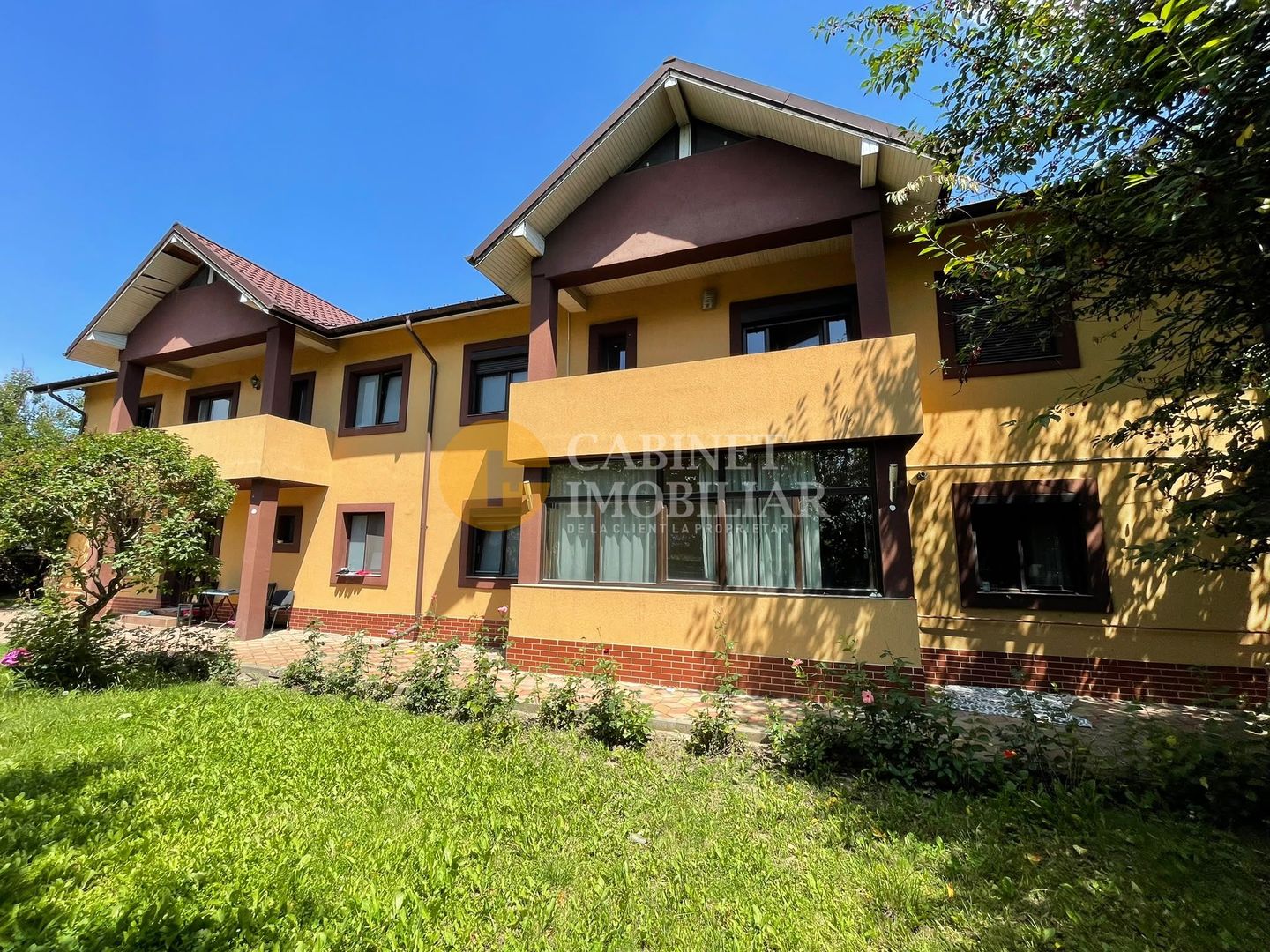 Casă Duplex Integral (Ambele Părți) - 325mp Utili, 1000mp Teren, Asfalt - Poză 1