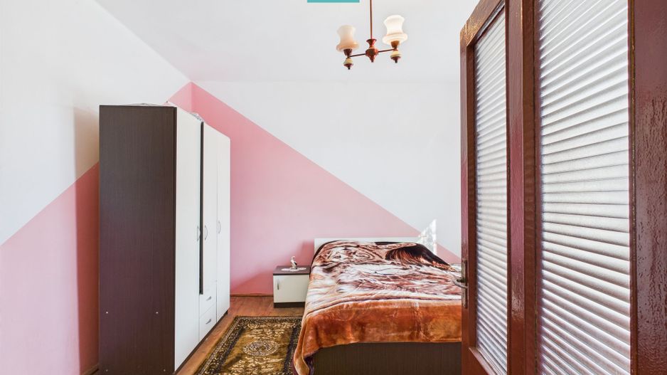 Casă cu teren de 4707 mp în Hălmăgel, județul Arad - Poză 4