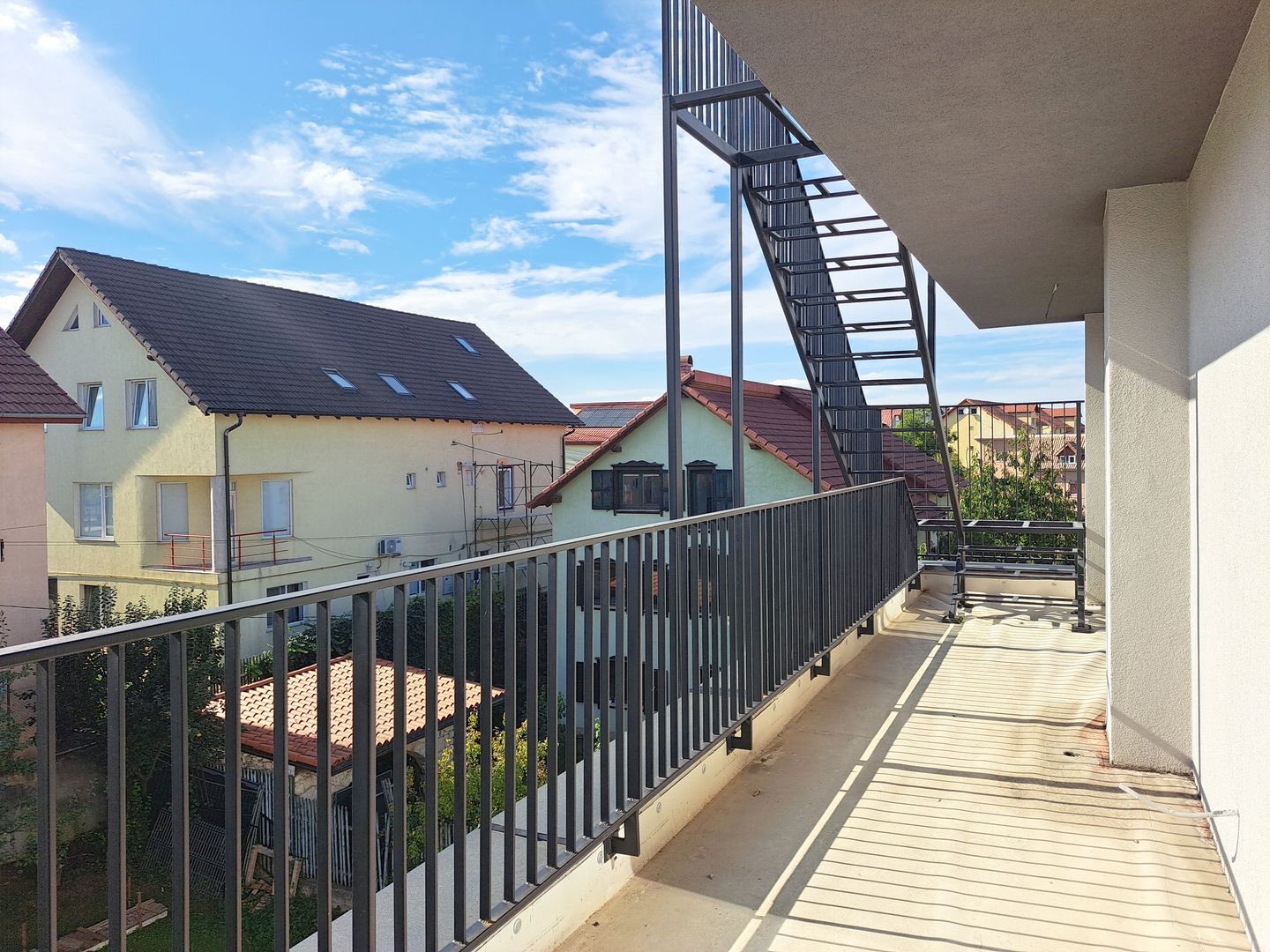Penthouse 150 mp utili+ terase 200 mp+ 2 parcari subterane +curte 120 mp - Poză 23